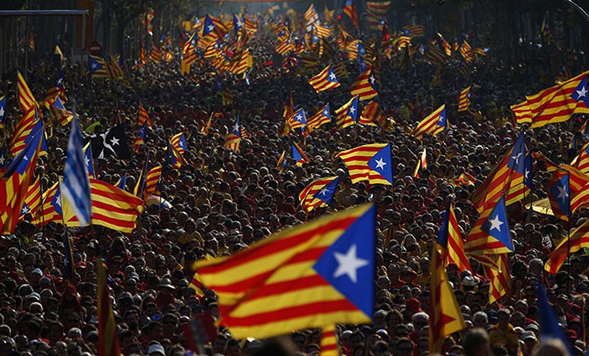 Los catalenes insisten en llevar a cabo un referéndum, aunque de antemano se sabe que podría ser bloqueado por el Tribunal Constitucional español. (AP)