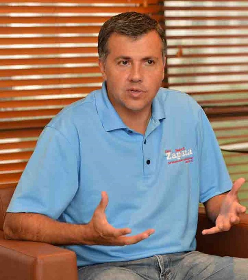 Juan Carlos Zapata explicó a DIARIO LAS AMÉRICAS que la maestría iniciada en Harvard le resulta muy necesaria para el buen desempeño de su trabajo. (ÁLVARO MATA)