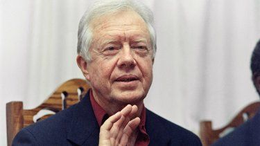 En esta foto tomada el 1 de noviembre de 1991, el expresidente de los Estados Unidos Jimmy Carter habla durante su viaje en Zambia. Carter, de 98 años y que dirigió la nación de 1977 a 1981, está recibiendo atención de hospicio en casa donde pasará su tiempo restante.