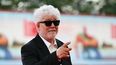 El director de cine Pedro Almodóvar posa en el Festival de Cine de Venecia.