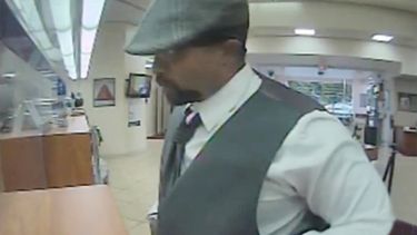 Imagen de seguridad en la que se aprecia al asaltante de banco&nbsp;BB&T, en Deerfield Beach&nbsp;.