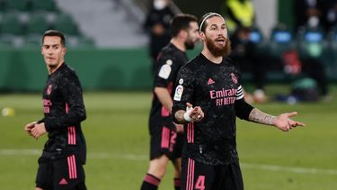 El Real Madrid necesitaba ganar en el estadio Martínez Valero de Elche pero tropezó con un empate