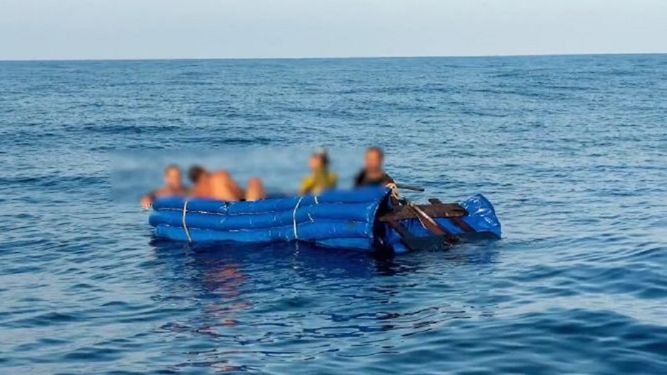 Guardia Costera de EEUU impide desembarco de balseros cubanos en Florida.