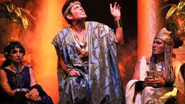 La obra Calígula, dirigida por Juan Roca, se presenta los viernes y sábados a las 8:30 p.m., en Havanafama.&nbsp;