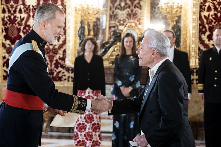 El Rey Felipe VI recibe la Carta Credencial del nuevo embajador de los Estados Unidos de América, Benjamín León JR., en el Palacio Real de Madrid, a 18 de febrero de 2026, en Madrid (España). El Rey recibe hoy las Cartas Credenciales de los nuevos embajadores de Haití, Japón, Malasia, Grecia, Uruguay, Bulgaria y Estados Unidos. &nbsp;