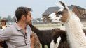 En esta imagen difundida por Amazon, Eugenio Derbez en una escena de la segunda temporada de De viaje con los Derbez. En esta imagen difundida por Amazon, Eugenio Derbez en una escena de la segunda temporada de De viaje con los Derbez.