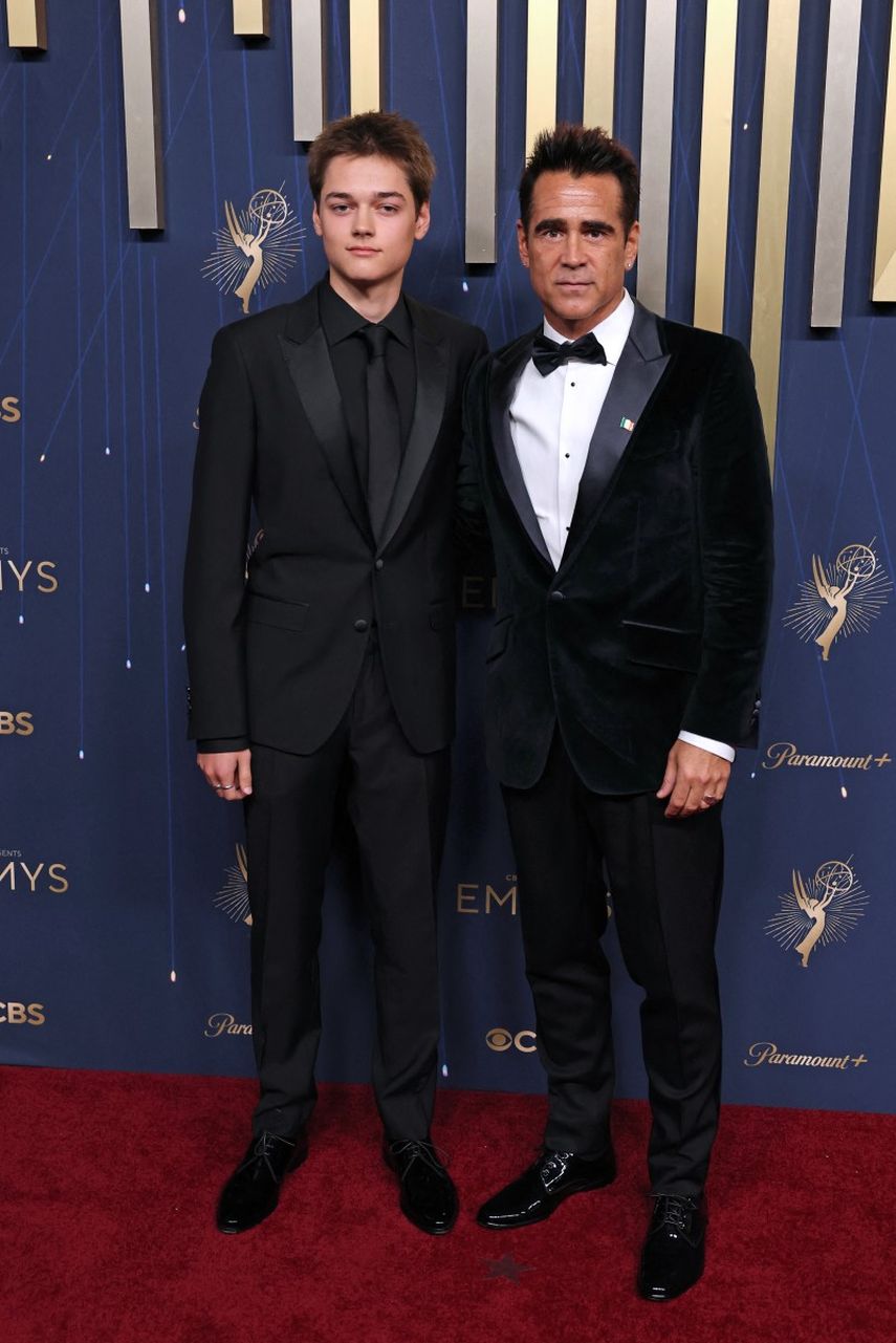 El actor irlandés Colin Farrell (der.) y su hijo Henry Farrell llegan a la 77.ª edición de los Premios Primetime Emmy en el Teatro Peacock de LA Live en Los Ángeles el 14 de septiembre de 2025