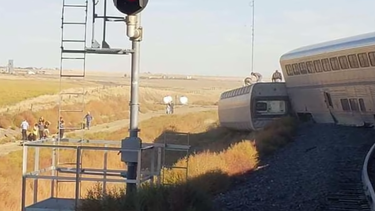 Al menos tres muertos y decenas de heridos en descarrilamiento de tren de pasajeros