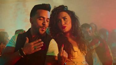 Luis Fonsi junto a Demi Lovato.