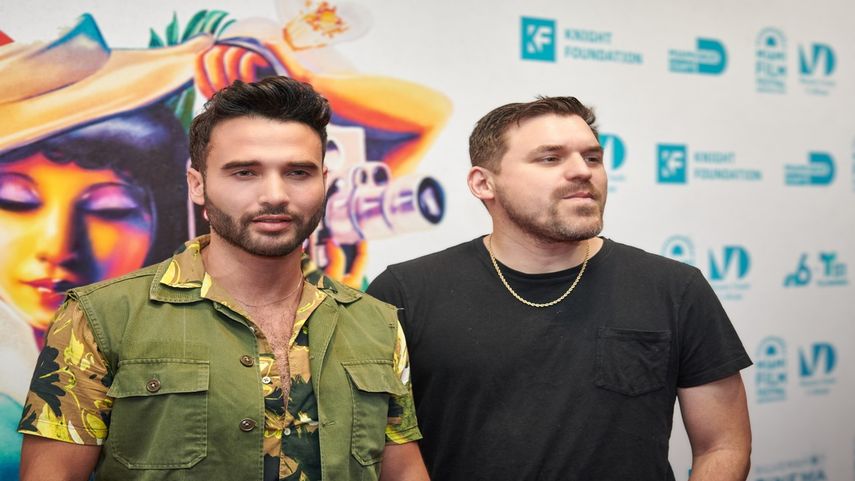 El actor Ernesto Reyes y el director Jon García en la 40ma edición del Festival de Cine de Miami, que se celebra en la ciudad desde el 3 hasta el 12 de marzo de 2023.