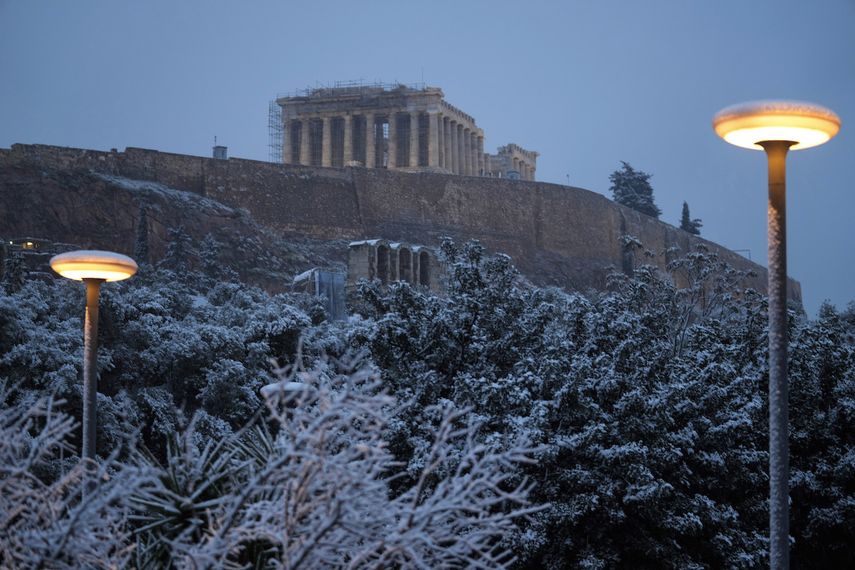 Grecia nevada en Atenas paraliza varios servicios