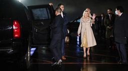 La primera dama Jill Biden camina hacia su automóvil a su llegada a Quito, Ecuador, el jueves 18 de mayo de 2022. Esta es la primera parada de la gira de seis días por América Latina de la primera dama con paradas programadas en Ecuador, Panamá y Costa Rica.&nbsp;