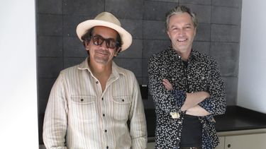 Jorge Villamizar, izquierda, y André Lópes de la banda estadounidense Bacilos posan para un retrato en la Ciudad de México el martes 28 de mayo de 2024. Bacilos se presentarán el concierto el 1 de junio.