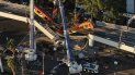 Vista aérea de vagones del metro colgando desde una sección elevada colapsada en la Ciudad de México, el martes 4 de mayo de 2021. La sección elevada del metro de la Ciudad de México colapsó el lunes por la noche matando al menos a 23 personas. Vista aérea de vagones del metro colgando desde una sección elevada colapsada en la Ciudad de México, el martes 4 de mayo de 2021. La sección elevada del metro de la Ciudad de México colapsó el lunes por la noche matando al menos a 23 personas.