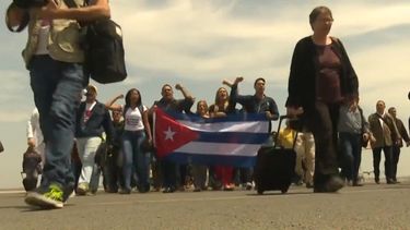 Apenas descendieron del avión, los representantes de la sociedad civil cubana a lo Raúl Castro, enarbolaron sus consignas.