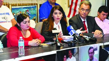 Los hermanos Flores Castillo, durante la rueda de prensa ofrecida en Miami en noviembre de 2017, junto a Ramón Saúl Sánchez, en la sede del Movimiento Democracia, donde sostienen su denuncia contra Daniel Ortega.