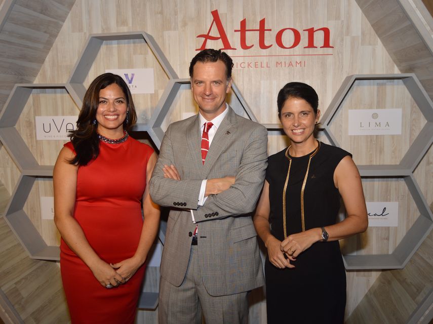 Claudia Di Gino, Francisco Levine (Gerente General Corporativo de los hoteles Atton) y Alejandra Selle