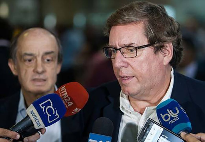  La misión está conformada por Mato del Partido Popular (PP), el eurodiputado liberal Maura, y, según lo previsto, se sumará mañana Ramón Jáuregui del Partido Socialista Obrero Español (PSOE) (EFE)