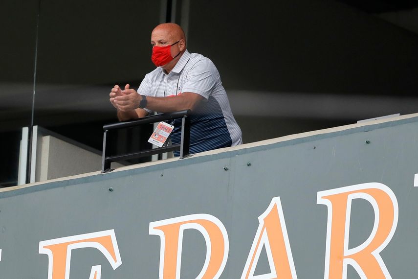 Foto del 14 de agosto del 2020 el gerente general de los Nacionales de Washington Mike Rizzo en la séptima entrada del juego ante los Orioles de Baltimore.&nbsp;
