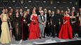 El elenco y el equipo de Succession, ganadores de la Mejor serie dramática, posan en la sala de prensa durante la 75a edición de los Premios Emmy en el Peacock Theatre de L.A. Live en Los Ángeles el 15 de enero de 2024.