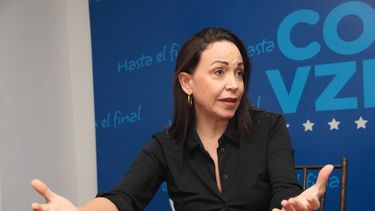 María Corina Machado, candidata de la oposición de Venezuela, señaló que la inhabilitación a la que apelan desde 2015 para impedir su ascenso en la política la resolvieron más de 2,5 millones de electores.