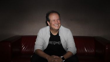 El productor colombiano Julio Reyes Copello durante una entrevista en su estudio de grabaci&oacute;n en Miami el martes 25 de febrero del 2020.&nbsp;