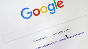 Un cursor se mueve por encima del buscador de Google en Portland, Oregon, el 28 de agosto de 2018. Google publicó lo más buscado del año el 11 de diciembre de 2023.&nbsp;