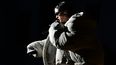 La cantante española Rosalía se presenta durante la colección Menswear Ready-to-wear Otoño-Invierno 2023-2024 para Louis Vuitton en la semana de la moda de París el 19 de enero de 2023.