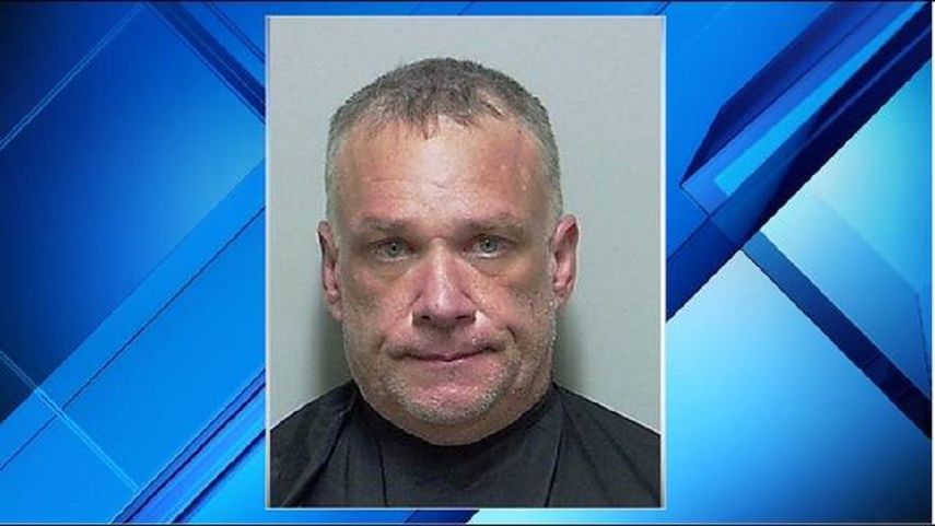 &nbsp;Douglas Peter Kelly arrestado cuando fue a la Policía a quejarse de la calidad de un droga.&nbsp;