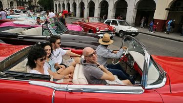 Turistas en una calle de La Habana.