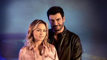 Imagen de Angelique Boyer y Andrés Palacios en la serie de Univisión,&nbsp;Imperio de mentiras.