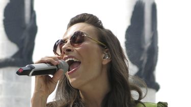 La cantante mexicana Sasha Sokol canta en Ciudad de México el 13 de noviembre de 2014. Sokol acusó al productor Luis de Llano de abuso mientras ella formaba parte del grupo Timbiriche, que él representaba, en una serie de tuits el martes 8 de marzo de 2022.&nbsp;