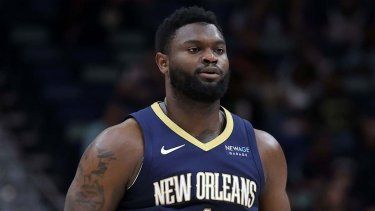 Zion Williamson, número 1 de los New Orleans Pelicans, reacciona contra los Cleveland Cavaliers durante la segunda mitad en el Smoothie King Center el 6 de noviembre de 2024 en Nueva Orleans, Luisiana en un duelo de NBA