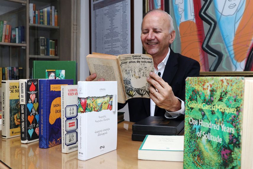 El colombiano Jorge Iván Salazar lleva 16 años coleccionando ediciones de 