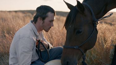 Fotograma de la cinta The Rider, de Chloé Zhao.