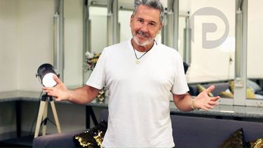 Me entusiasma el poder inspirar a m&aacute;s m&uacute;sicos como yo a crear un mundo m&aacute;s amable y pac&iacute;fico, y a trav&eacute;s de sus voces y letras, unir a nuestras comunidades, agreg&oacute;.