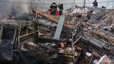 Explosi&oacute;n de un cami&oacute;n de gasolina en Zhenjiang (China).