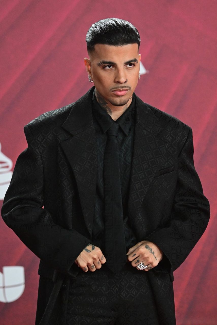 El cantante puertorriqueño Rauw Alejandro asiste a la 25.ª Entrega Anual de los Premios Grammy Latinos en el Kaseya Center de Miami, Florida, el 14 de noviembre de 2024.
