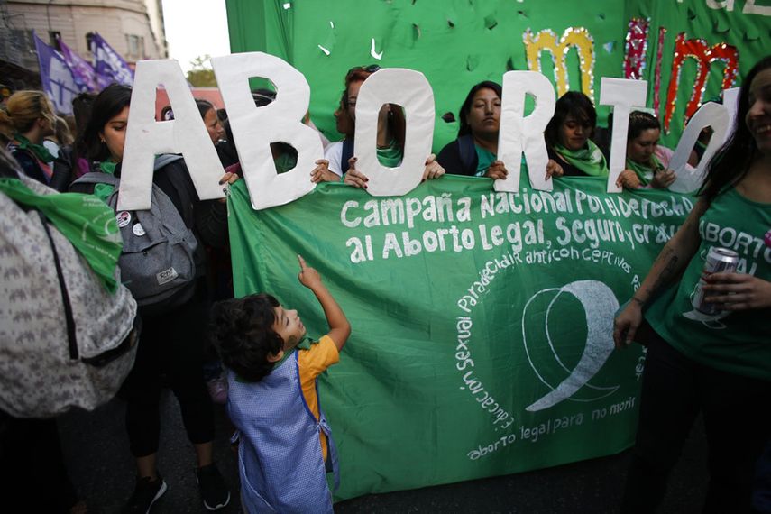 En las últimas semanas, organizaciones feministas han reclamado a través de diversas manifestaciones que el proyecto de despenalización avance en las Cámaras.
