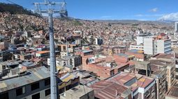 La red de teleférico de La Paz está considerada la más extensa del mundo a mayor altura.