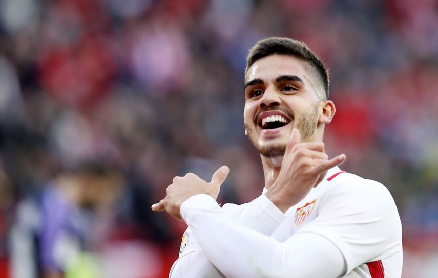 El Sevilla alcanzó los 26 puntos, uno más que el Barcelona tras su empate con el Atlético del sábado.