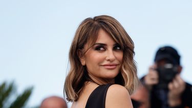 Penélope Cruz asiste a la sesión fotográfica de La Bola Negra durante el 79º Festival de Cine de Cannes, en Cannes, Francia, el 22 de mayo de 2026.