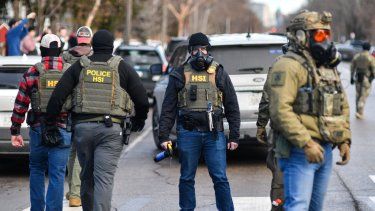Agentes del Departamento de Seguridad Interna en Minnesota.
