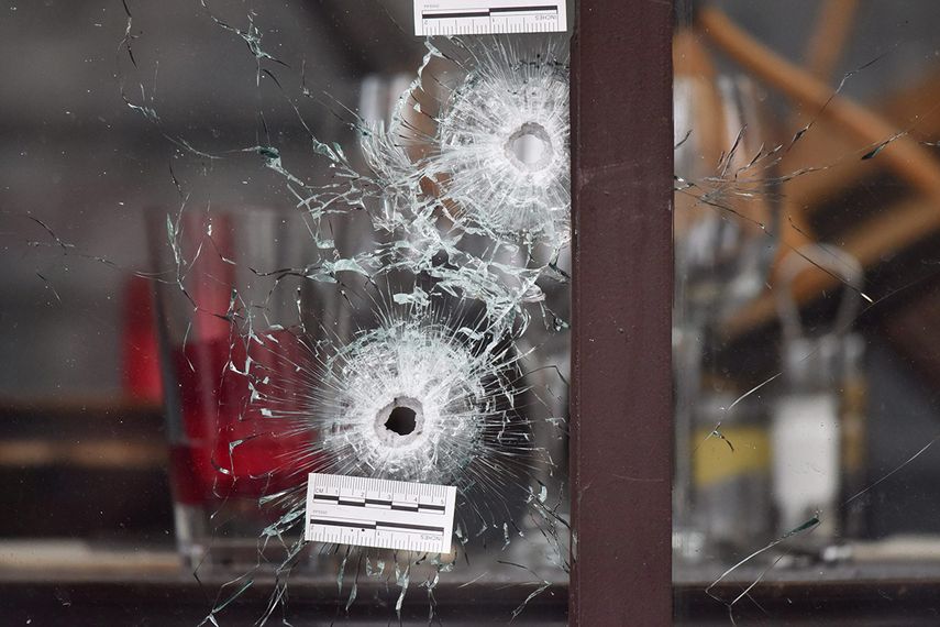 Los atentados perpetrados por comandos islamistas dejaron 130 muertos. En la sala de conciertos Bataclan se registraron más víctimas mortales, 90. No se espera que en la sala vuelva a sonar la música hasta finales del próximo año. (archivo)