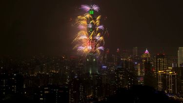taiwan celebro ano nuevo con espectaculo de fuegos artificiales