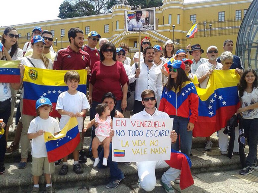 En San José, la capital costarricense, los venezolanos dieron apoyo a los huelguistas en Venezuela. (TWITTER)