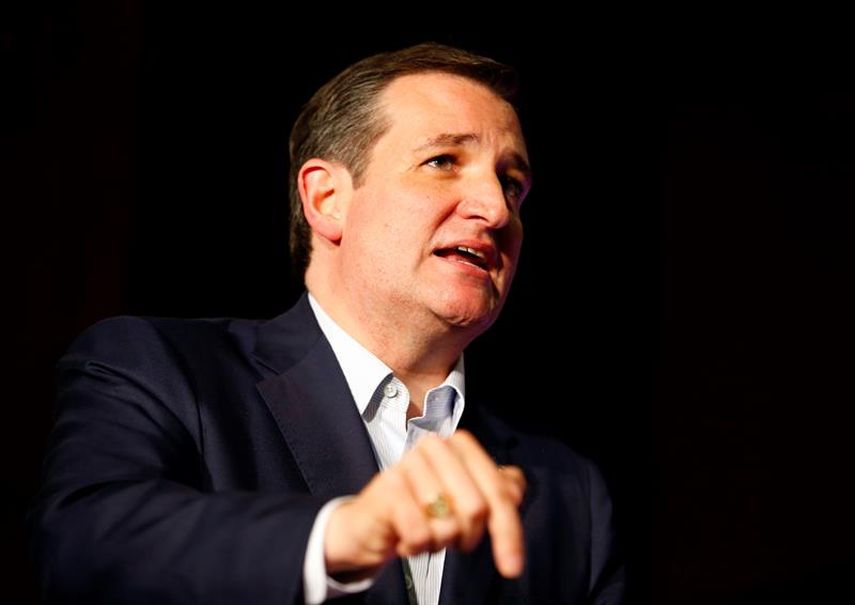 El senador por Texas y precandidato a la nominación republicana Ted Cruz, durante un discurso de campaña en The Meadows Club en Rolling Meadows, Illinois. (EFE)