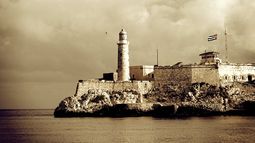 Vista del faro del Morro, en el malecón habanero, Cuba. Vista del faro del Morro, en el malecón habanero, Cuba.