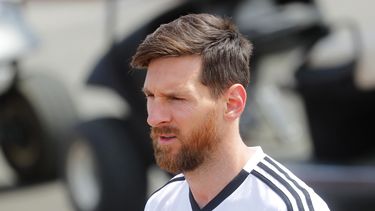 messi recibe el carino de su familia y amigos por su 31 cumpleanos