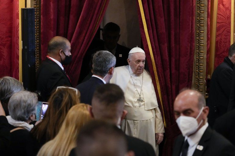 El papa Francisco llega a la basílica de San Pablo en Rabat, Malta, el domingo 3 de abril de 2022. 